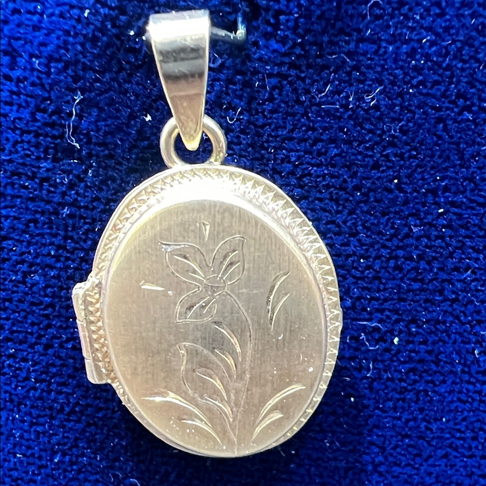 Gold Floral Engraved Oval Locket Pendant - Women Jewelry